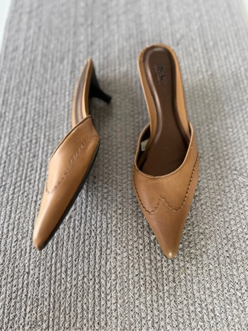 Vintage 90s Y2K Mossimo Tan Leather Western Style Pointed Toe Kitten Heels